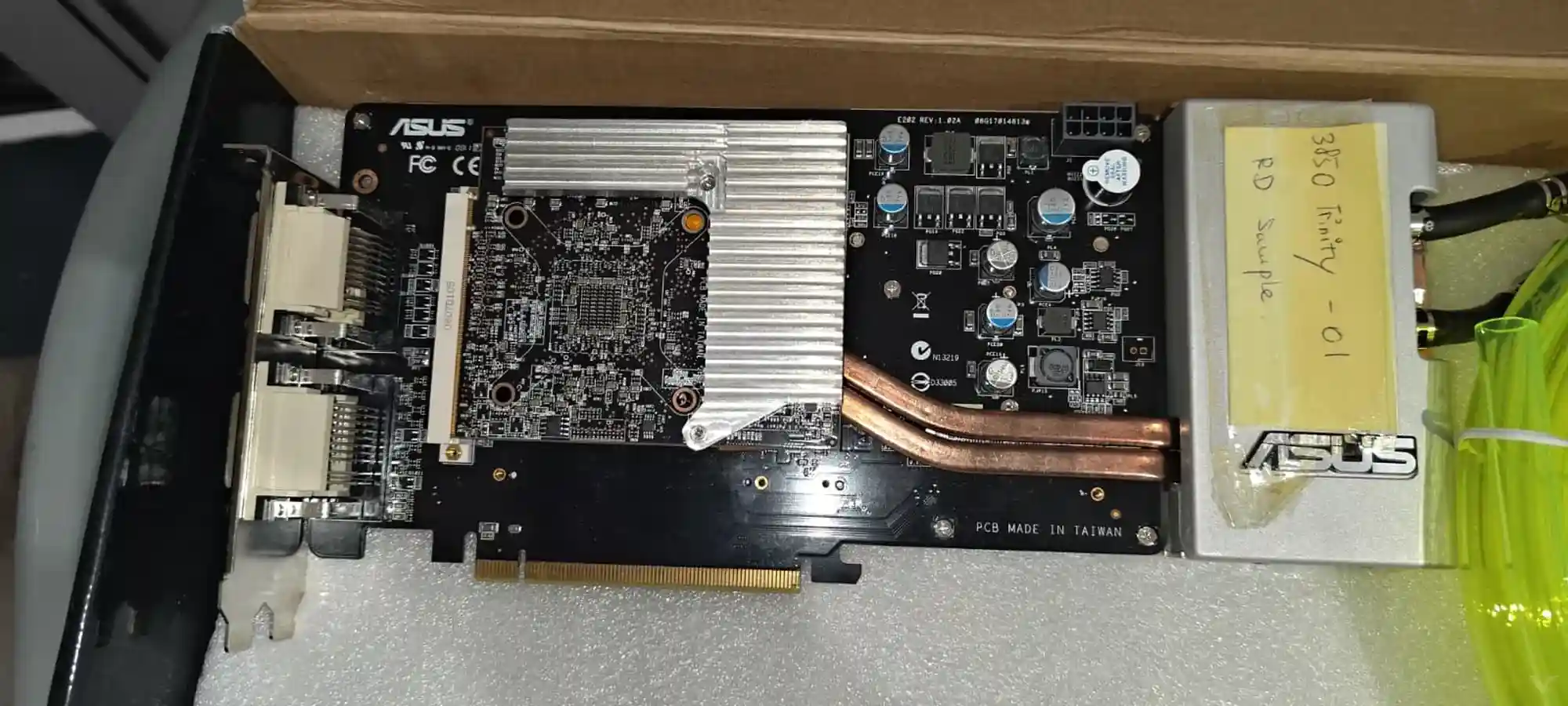 Prototype rare ASUS EAH3850 Trinity à trois GPU découvert