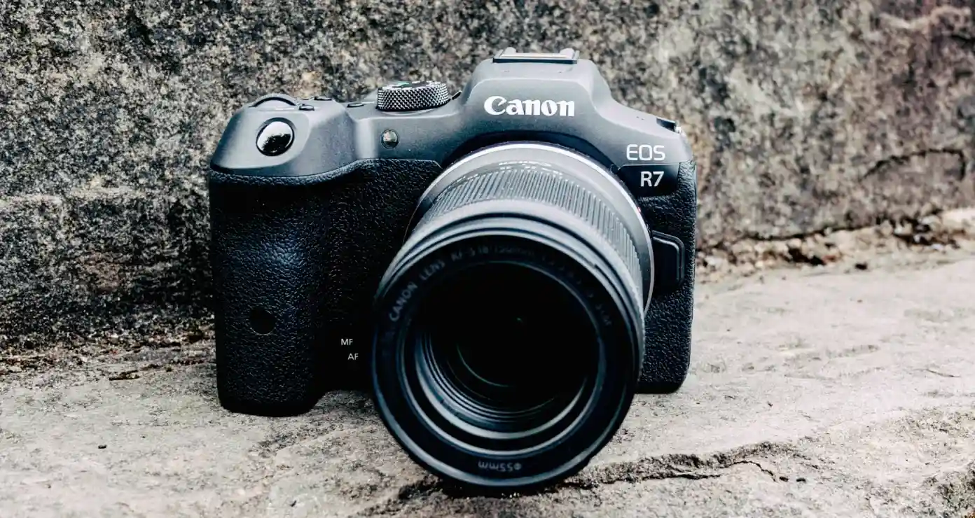 キヤノンEOS R7 Mark II、部分積層型センサーを搭載へ