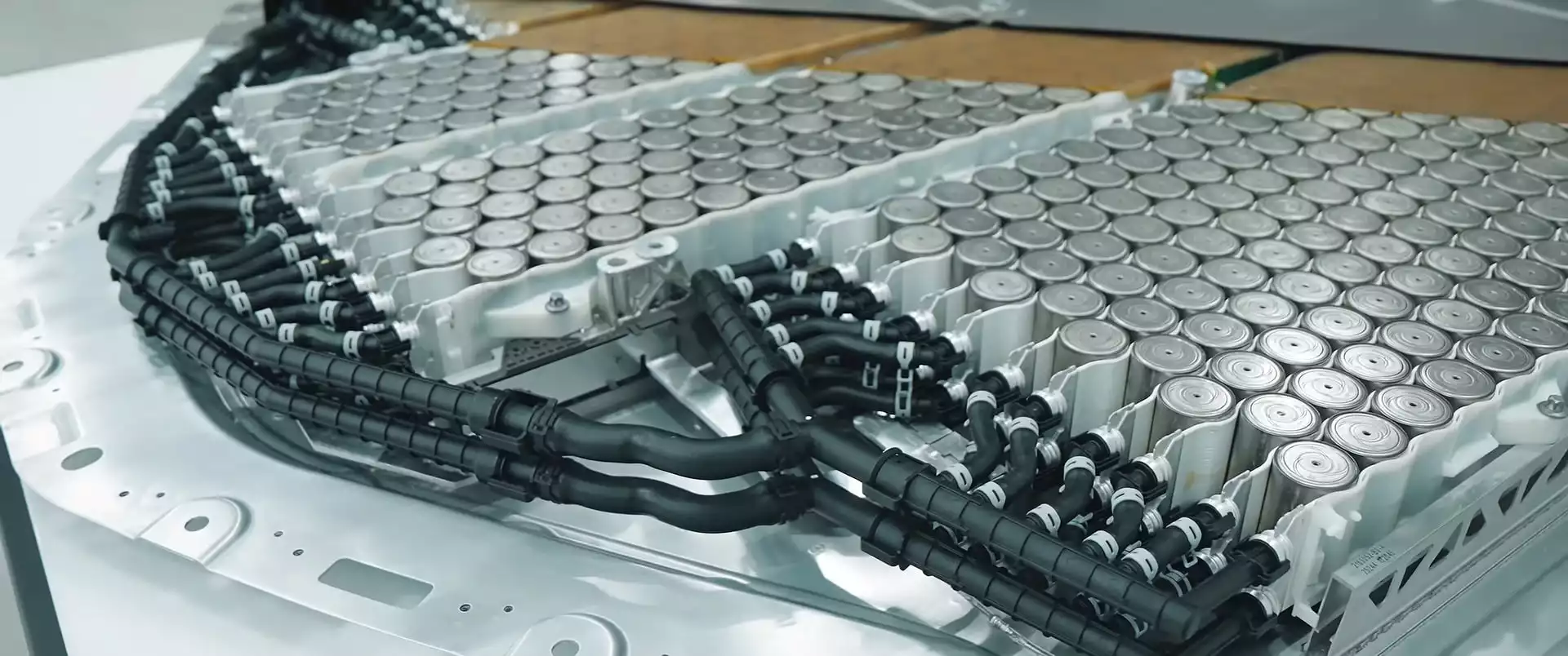 Tesla presenta la batteria più avanzata della sua storia per la nuova Roadster, con ricarica in dieci minuti