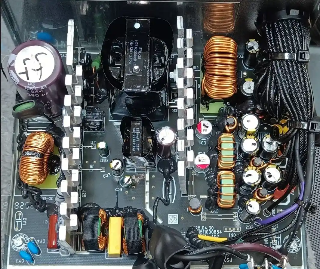 Recensione dell’alimentatore PCCooler YK550H: efficienza e silenziosità nella fascia economica