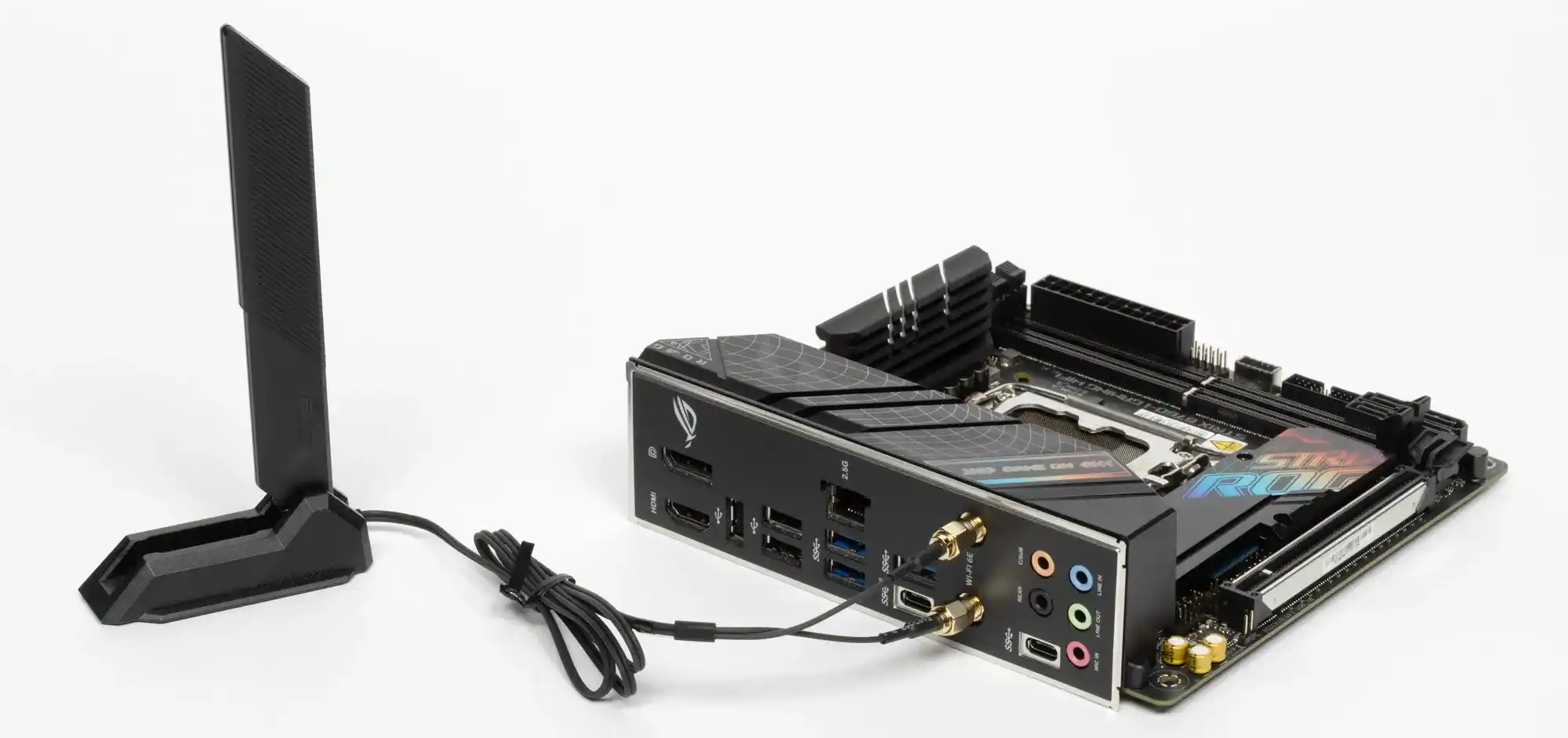 Recensione Asus ROG Strix B760-I Gaming WiFi: scheda Mini-ITX compatta per Intel LGA1700