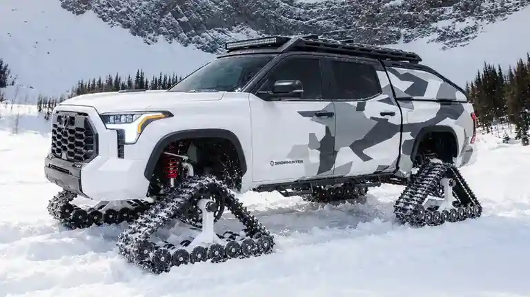 Toyota presenta cinque fuoristrada cingolati Snowhunter