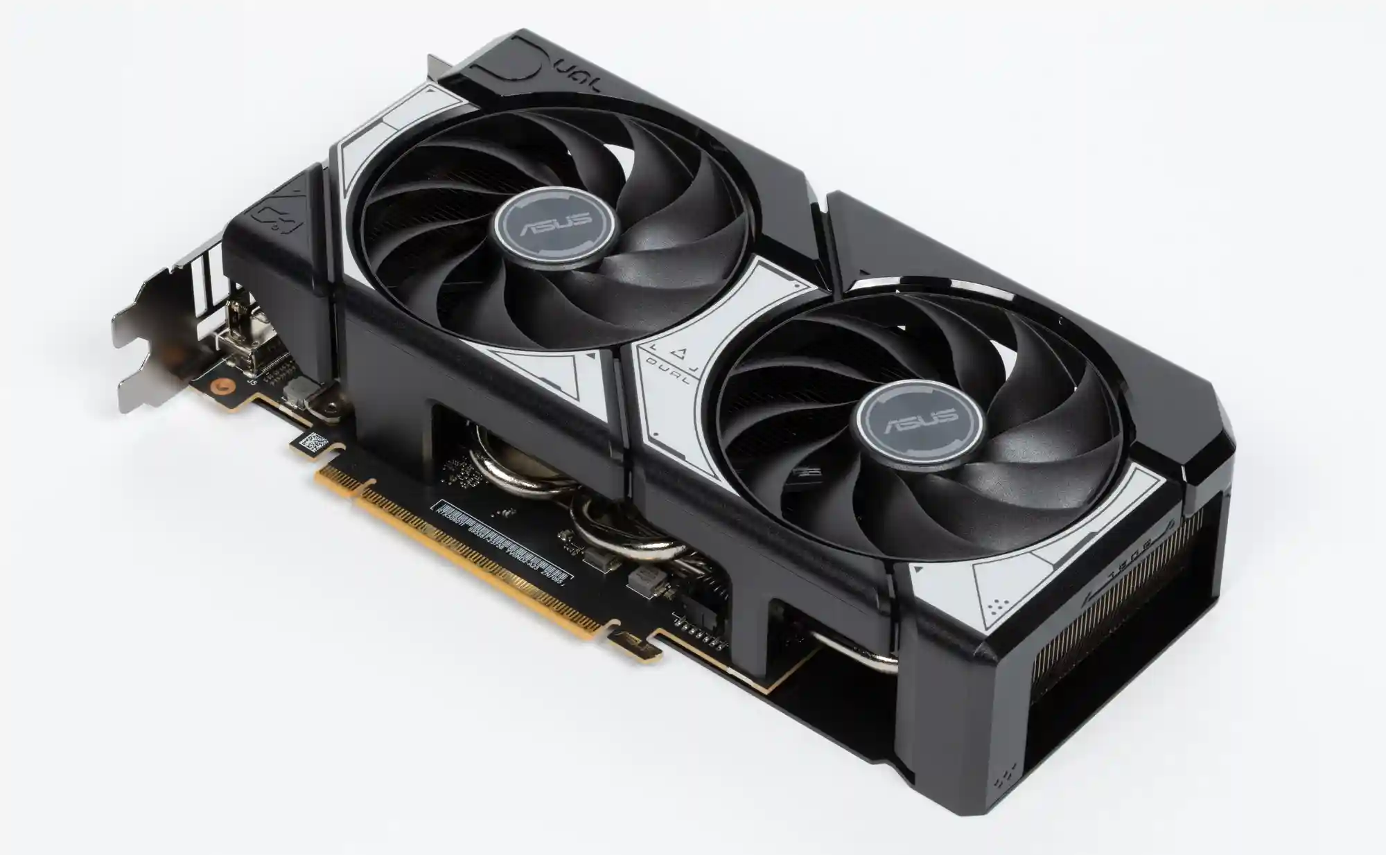 Asus Dual GeForce RTX 5060 Ti OC 8GB レビュー:余計な装飾のないコンパクトなグラフィックスカード